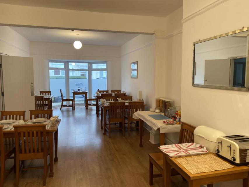 Hotel Sea Breeze 滨海克拉克顿 外观 照片